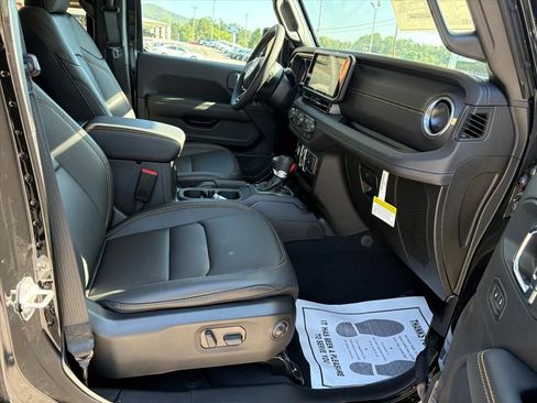 New 2025 Jeep Gladiator High Tide image 15