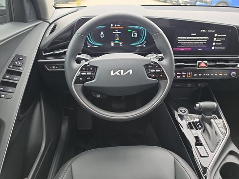 New 2026 Kia Niro EX FWD image 13
