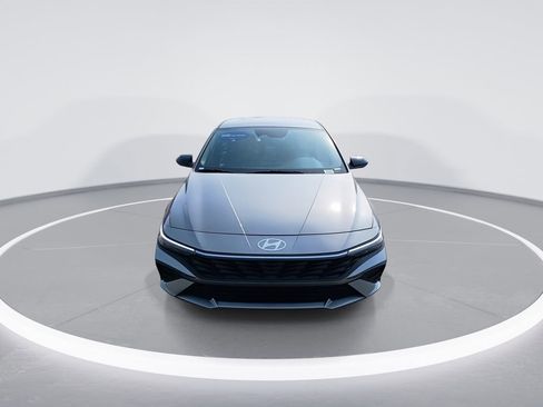 New 2025 Hyundai Elantra SEL image 3