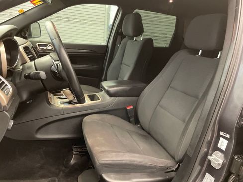 Used 2017 Jeep Grand Cherokee Laredo w/ Quick Order Package 23E AWD/4WD image 18