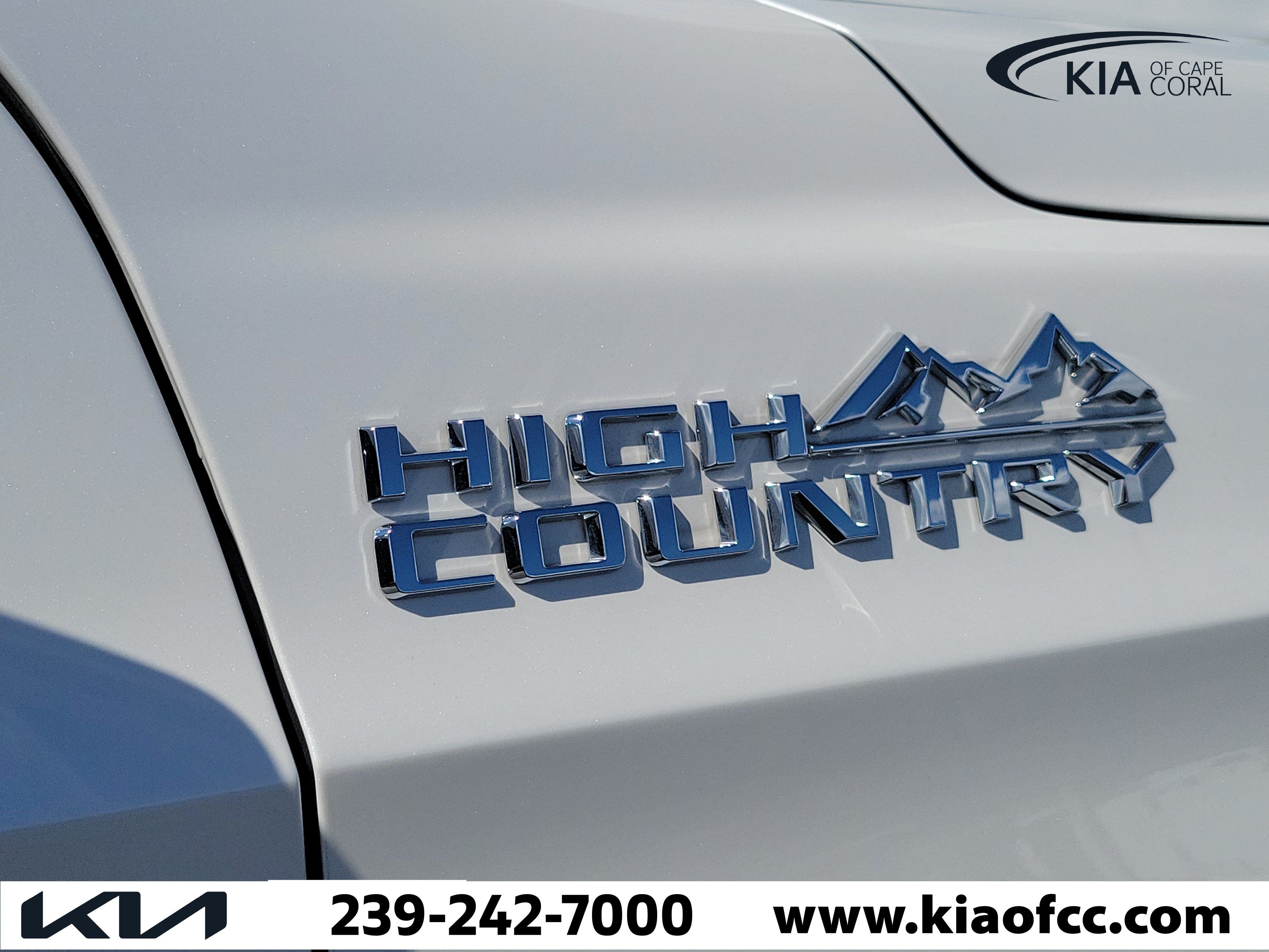 Used 2022 Chevrolet Suburban High Country RWD image 8