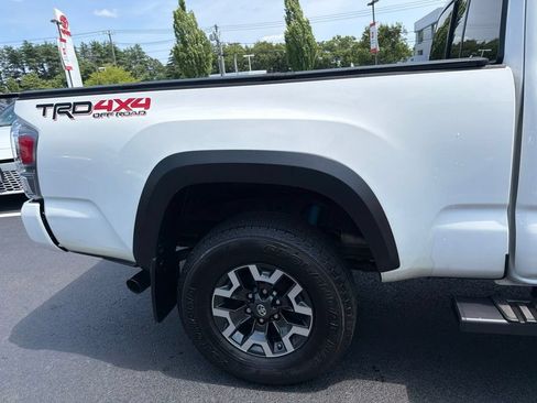 Used 2021 Toyota Tacoma TRD Off-Road w/ Technology Package AWD/4WD image 4