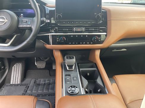 Used 2025 Nissan Pathfinder Platinum image 13