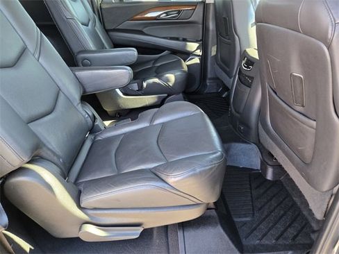 Used 2019 Cadillac Escalade ESV Premium Luxury image 21