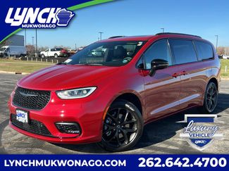 Used 2026 Chrysler Pacifica Limited w/ Uconnect Theater Family Group video 1