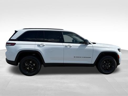 New 2026 Jeep Grand Cherokee Altitude RWD image 29