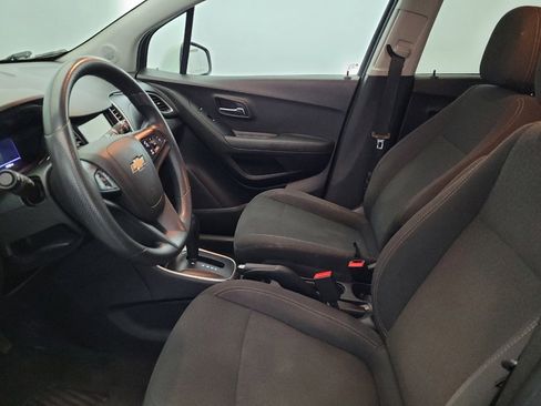Used 2019 Chevrolet Trax LS w/ Tint and Cruise Package AWD/4WD image 17