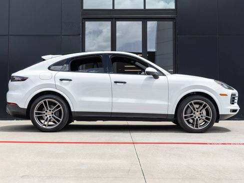 Certified 2023 Porsche Cayenne S AWD/4WD image 12