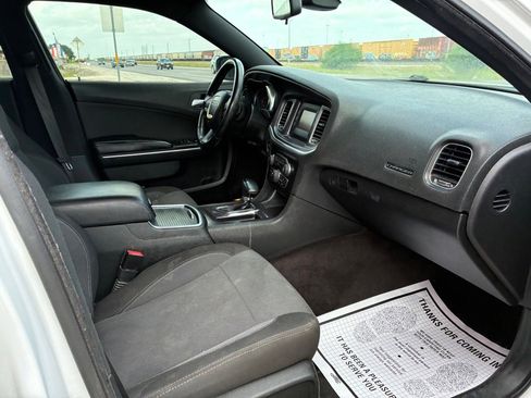 Used 2016 Dodge Charger SE w/ Power Sunroof Group AWD/4WD image 31