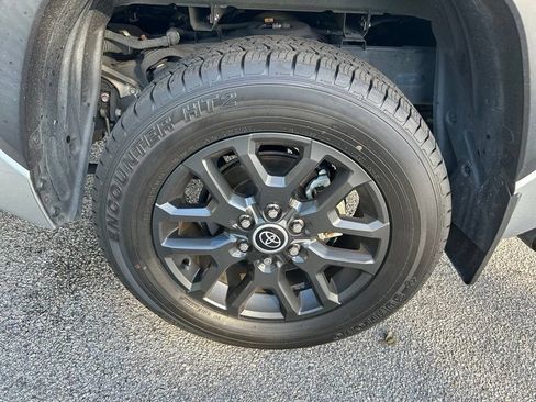 Used 2022 Toyota Tundra SR5 w/ SR5 Premium Package RWD image 10
