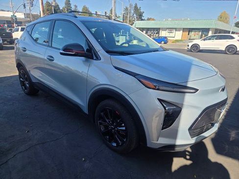 Used 2023 Chevrolet Bolt EUV LT w/ Convenience Package FWD image 1