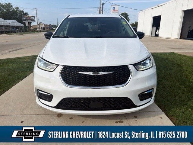 Used 2024 Chrysler Pacifica Touring-L FWD image 8