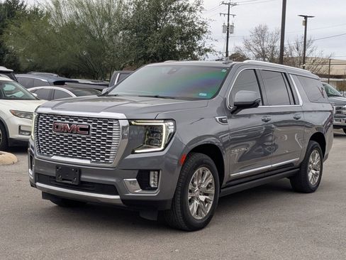 Used 2022 GMC Yukon XL Denali image 7