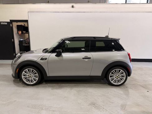 Used 2024 MINI Cooper SE FWD image 2