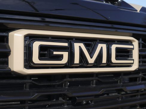 Used 2025 GMC Sierra 2500 AT4X image 33