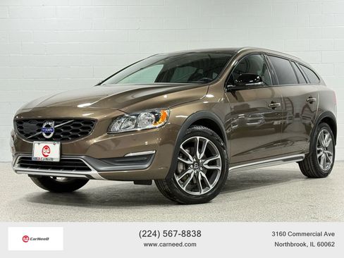Used 2016 Volvo V60 T5 Cross Country image 1