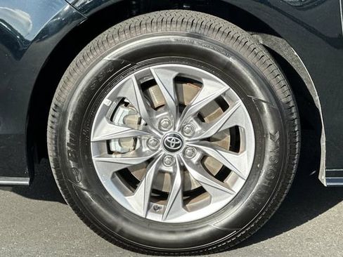 Used 2026 Toyota Sienna XLE FWD image 29