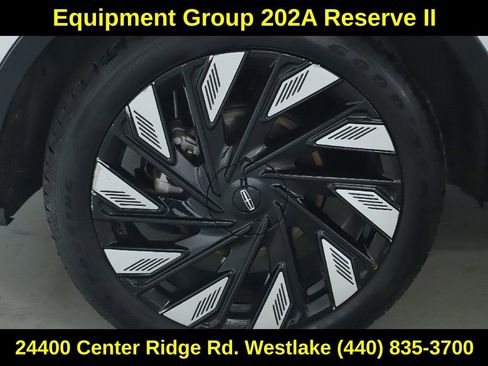 Used 2025 Lincoln Nautilus Reserve w/ Jet Appearance Package AWD/4WD image 12