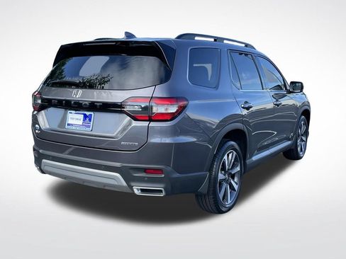 Certified 2025 Honda Pilot Touring image 6