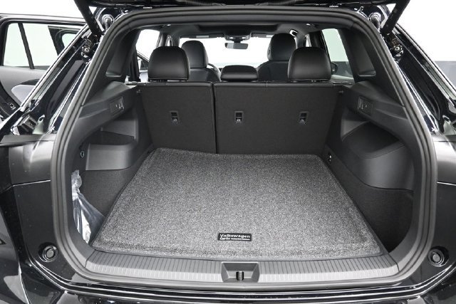 New 2026 Volkswagen Tiguan SE R-Line FWD image 12