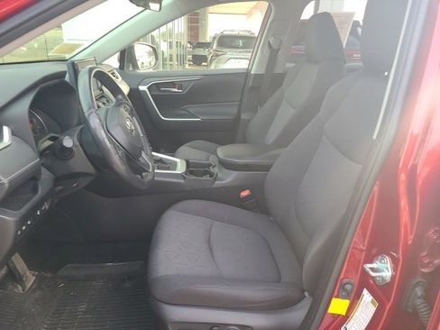 Used 2019 Toyota RAV4 XLE image 16