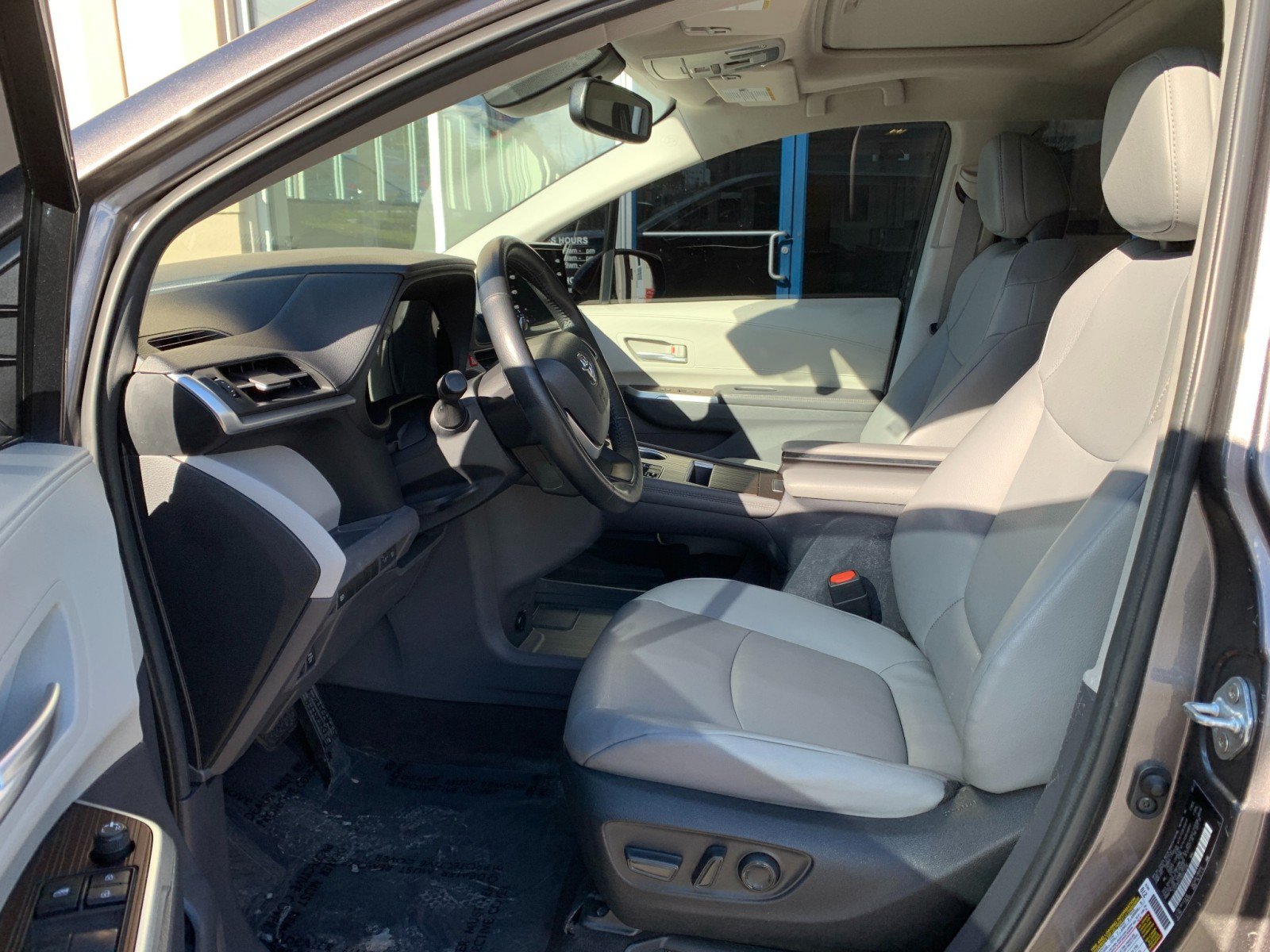 Used 2022 Toyota Sienna XLE AWD/4WD image 12