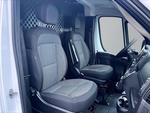 Used 2025 RAM ProMaster 2500 w/ U-Haul Equipment Group FWD image 7