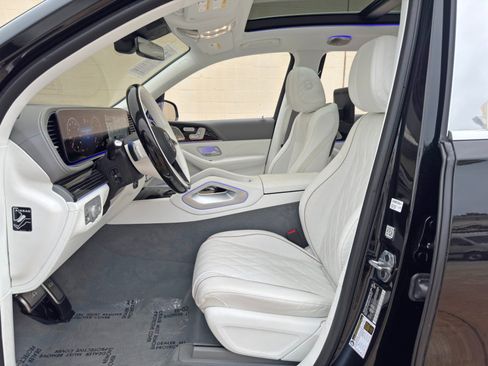 Used 2024 Mercedes-Benz Maybach GLS 600 4MATIC image 17