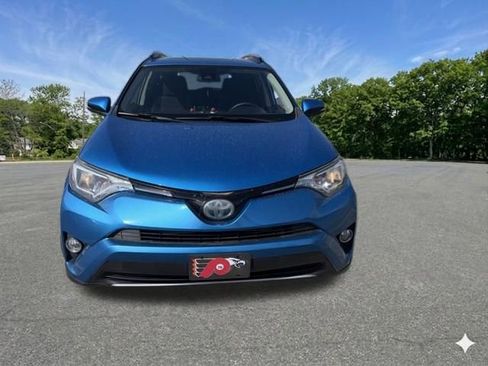 Used 2018 Toyota RAV4 XLE image 3