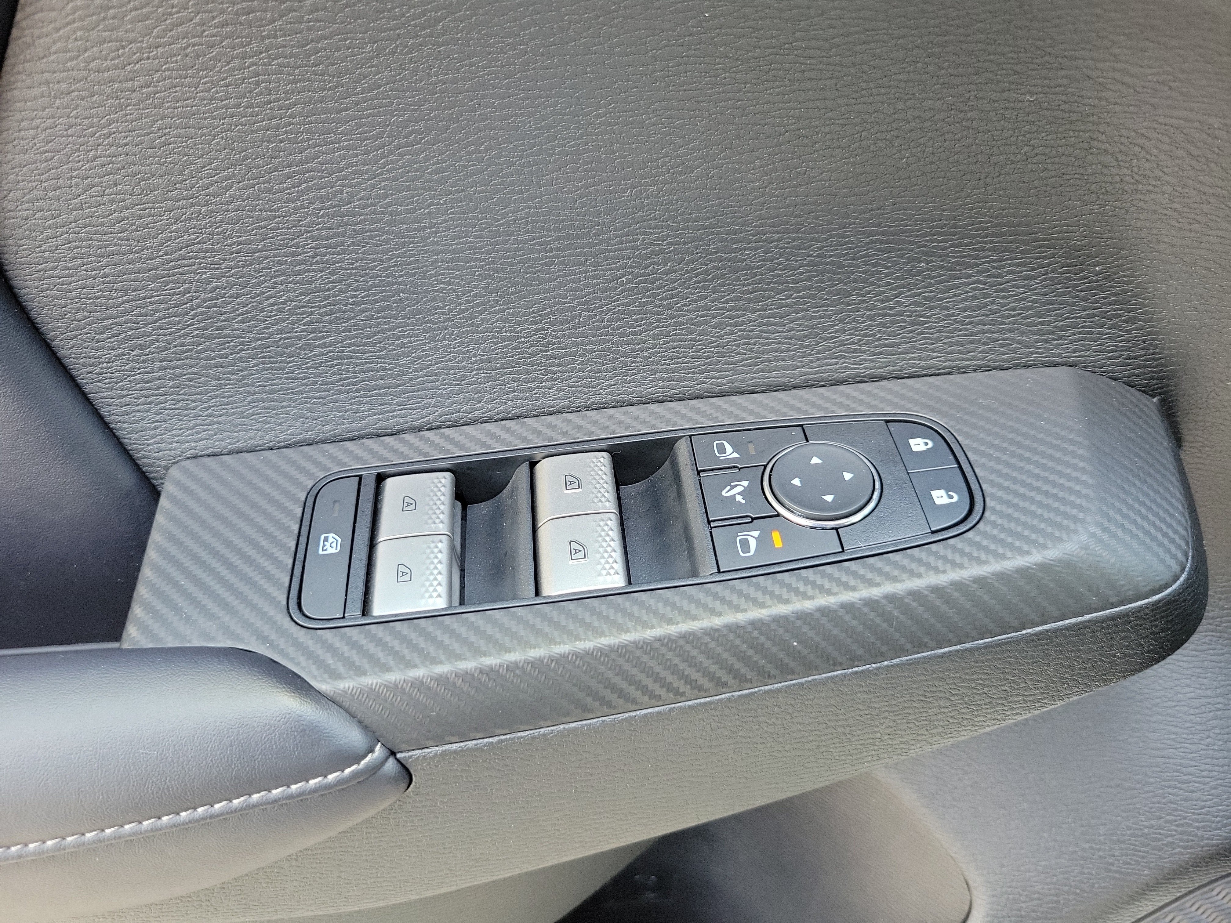 Used 2025 Mitsubishi Outlander SE FWD image 27