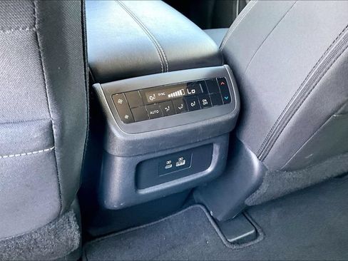 Used 2024 Nissan Pathfinder SV FWD image 33