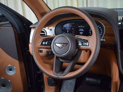 New 2025 Bentley Bentayga image 4