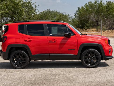 Used 2023 Jeep Renegade Altitude AWD/4WD image 9