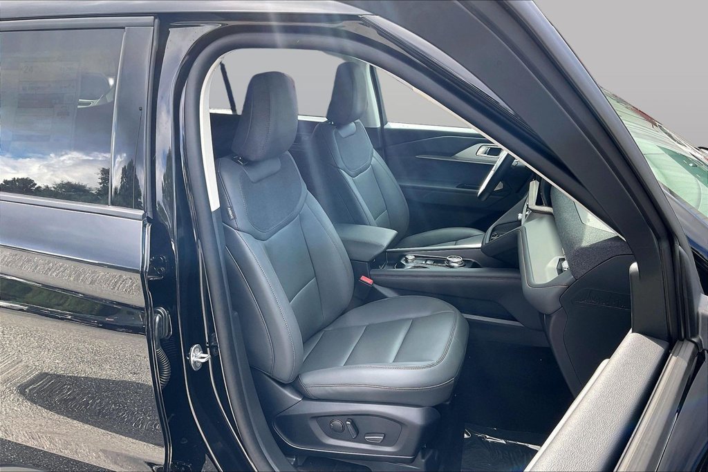New 2026 Ford Explorer Active w/ Active Comfort Package RWD image 8