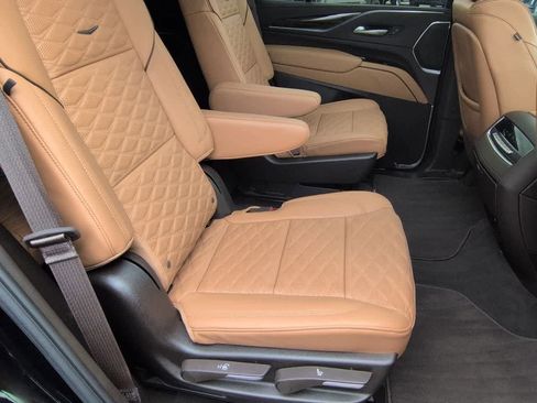 Used 2024 Cadillac Escalade Sport w/ LPO, ONYX Package image 21