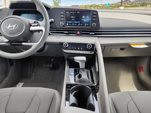New 2026 Hyundai Elantra Hybrid FWD image 18