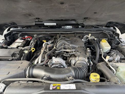 Used 2015 Jeep Wrangler Unlimited Rubicon w/ Dual Top Group image 33