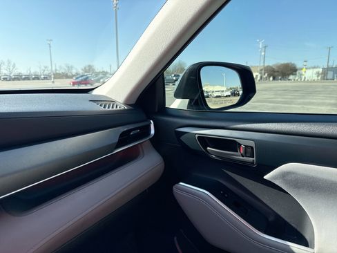 Certified 2024 Toyota Highlander LE image 16