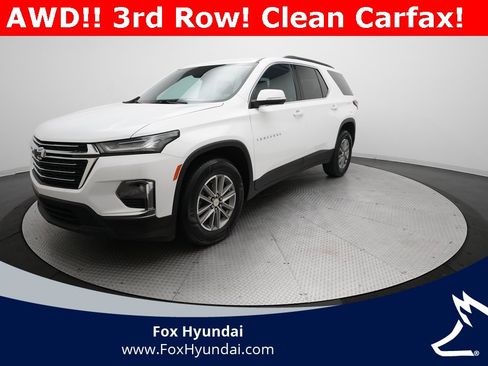 Used 2023 Chevrolet Traverse LT image 1