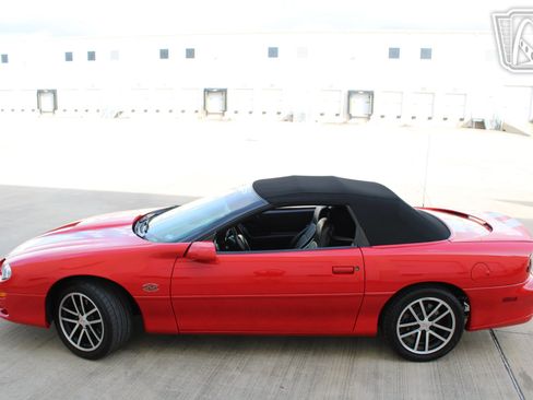 Used 2002 Chevrolet Camaro Z28 w/ SS Performance/Appearance Pkg RWD image 12