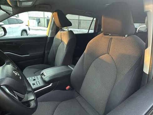 Used 2024 Toyota Highlander LE image 28