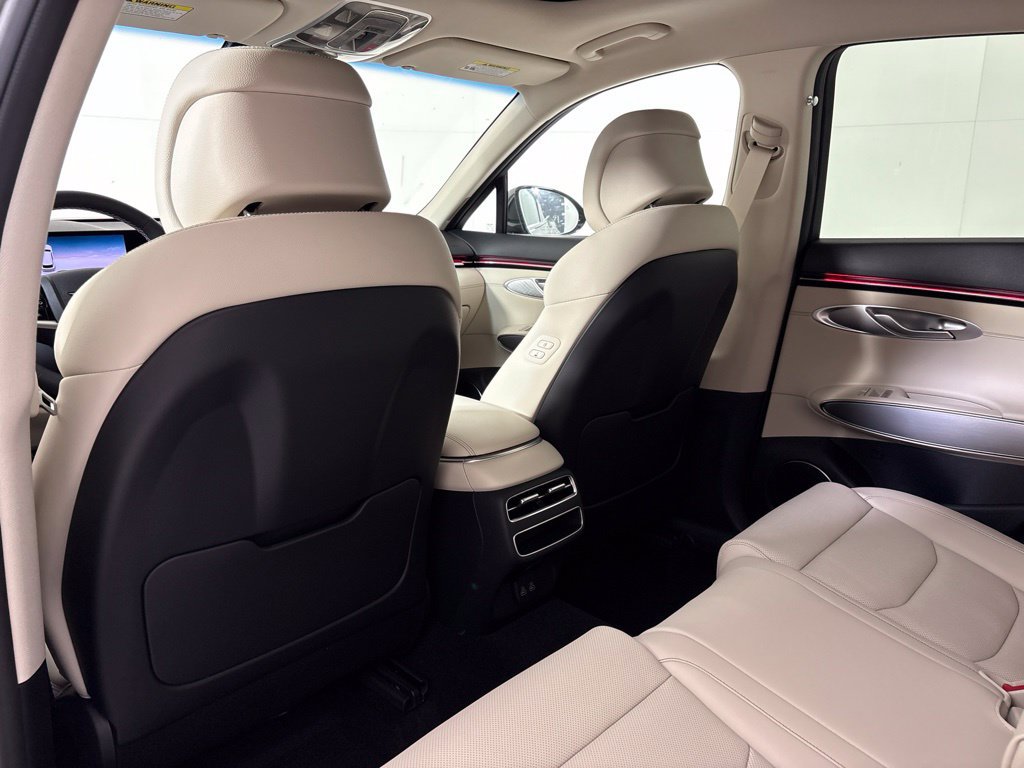 New 2027 Genesis GV70 2.5T Select AWD/4WD image 19