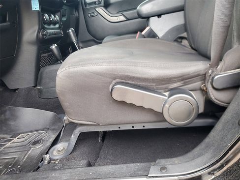 Used 2018 Jeep Wrangler Unlimited Sport S image 14