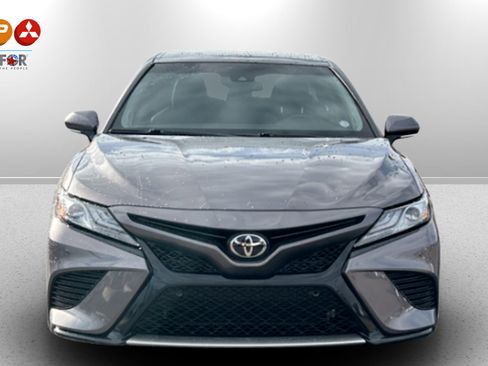 Used 2018 Toyota Camry XSE image 2