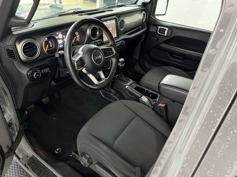 Used 2018 Jeep Wrangler Unlimited Sahara AWD/4WD image 23
