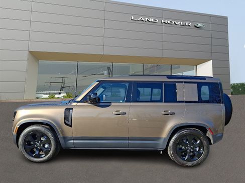 Used 2025 Land Rover Defender 110 S image 6