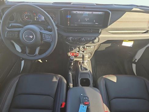 Used 2025 Jeep Wrangler Unlimited Rubicon w/ Technology Group image 21