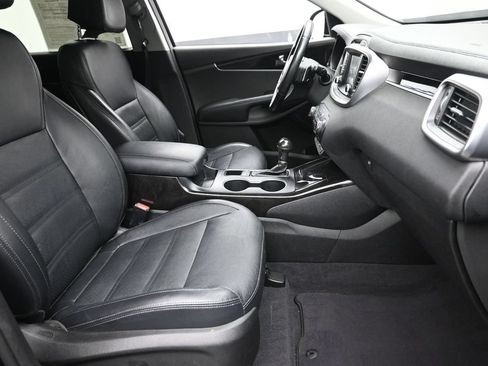 Used 2017 Kia Sorento EX AWD/4WD image 9