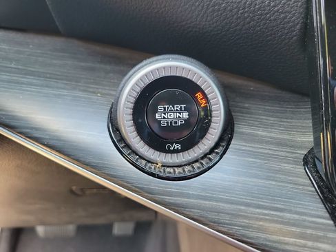 Used 2024 Jeep Wagoneer Series II w/ Flexible Seating Group AWD/4WD image 22