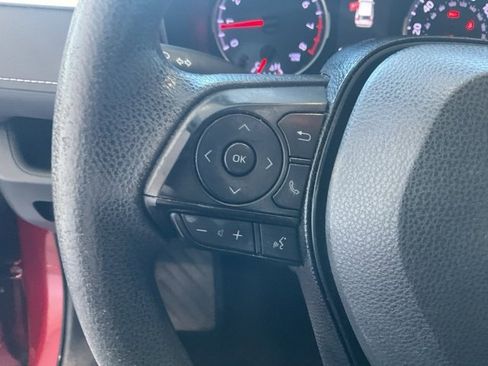 Used 2019 Toyota RAV4 LE image 9